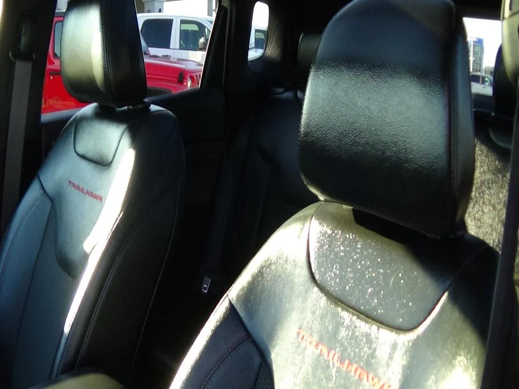 Used 2024 Bright White Clear Coat (pw7) Jeep Trailhawk image 20