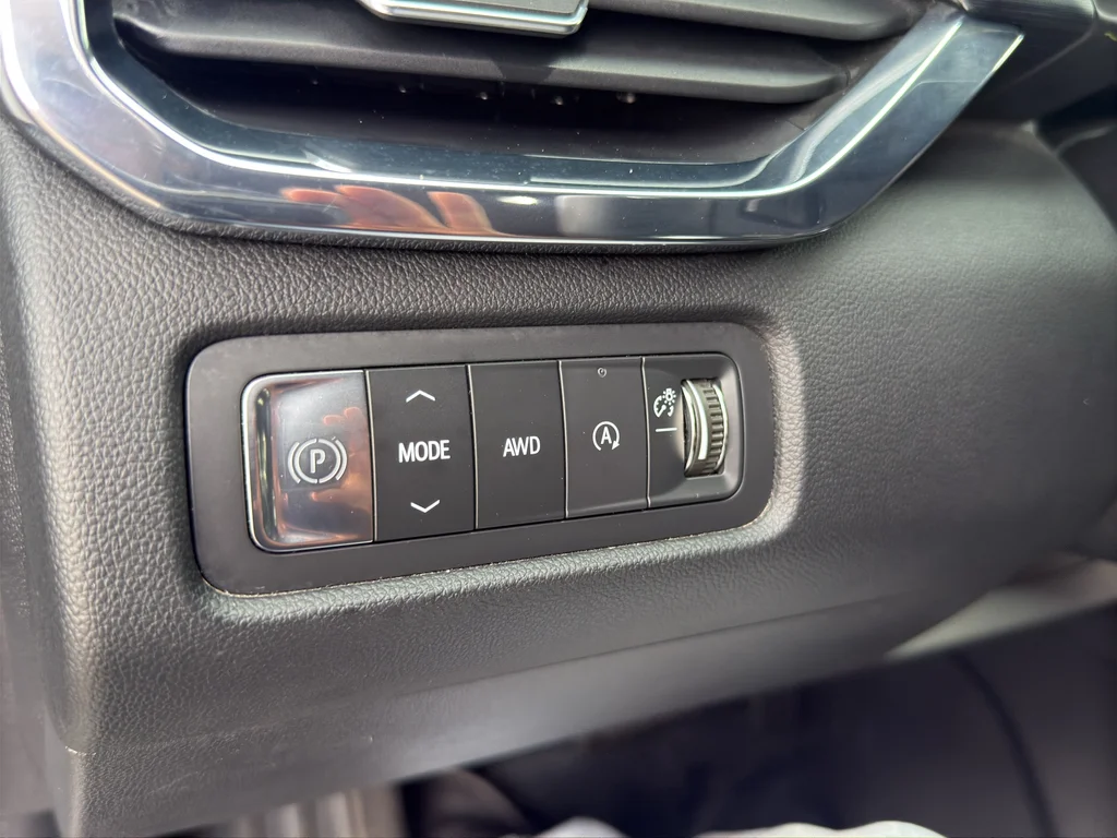 Used 2025 Sterling Metallic GMC AWD Elevation image 22
