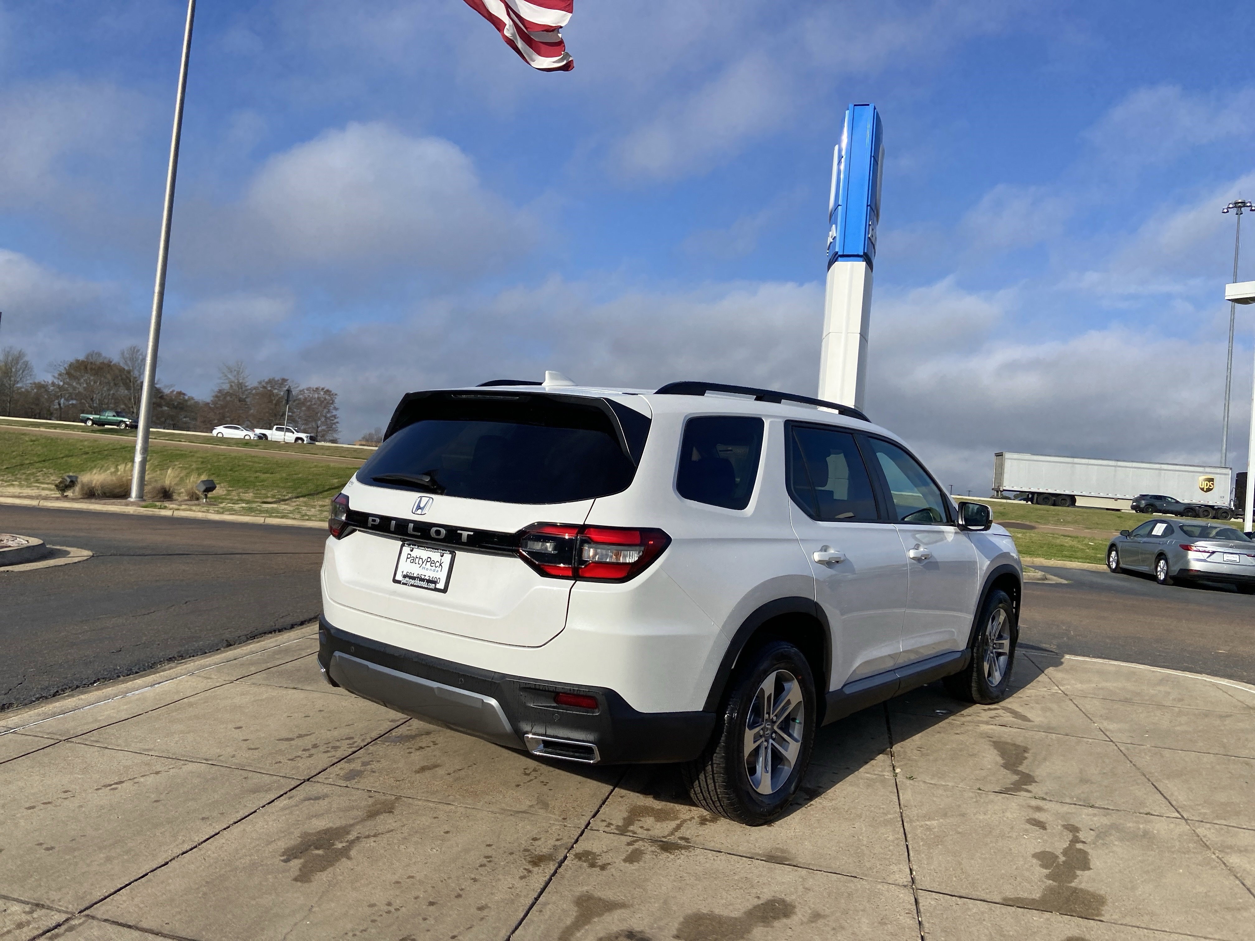 New 2026 Platinum White Pearl Honda EX-L image 10