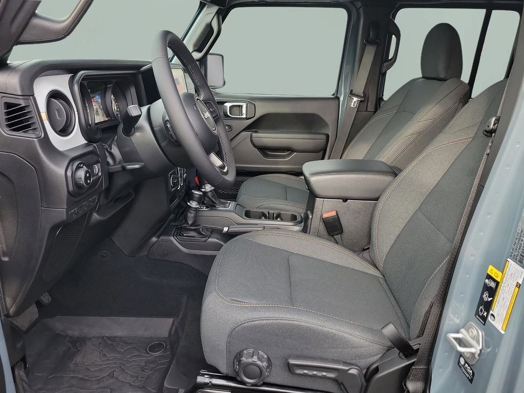 New 2025 Anvil Clear-Coat Exterior Paint Jeep Sport S image 24