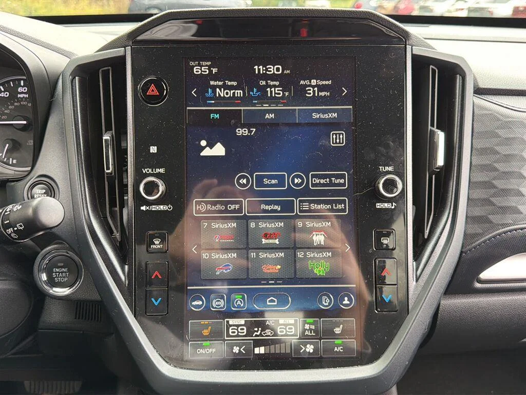 Used 2025 River Rock Pearl Subaru Premium image 17