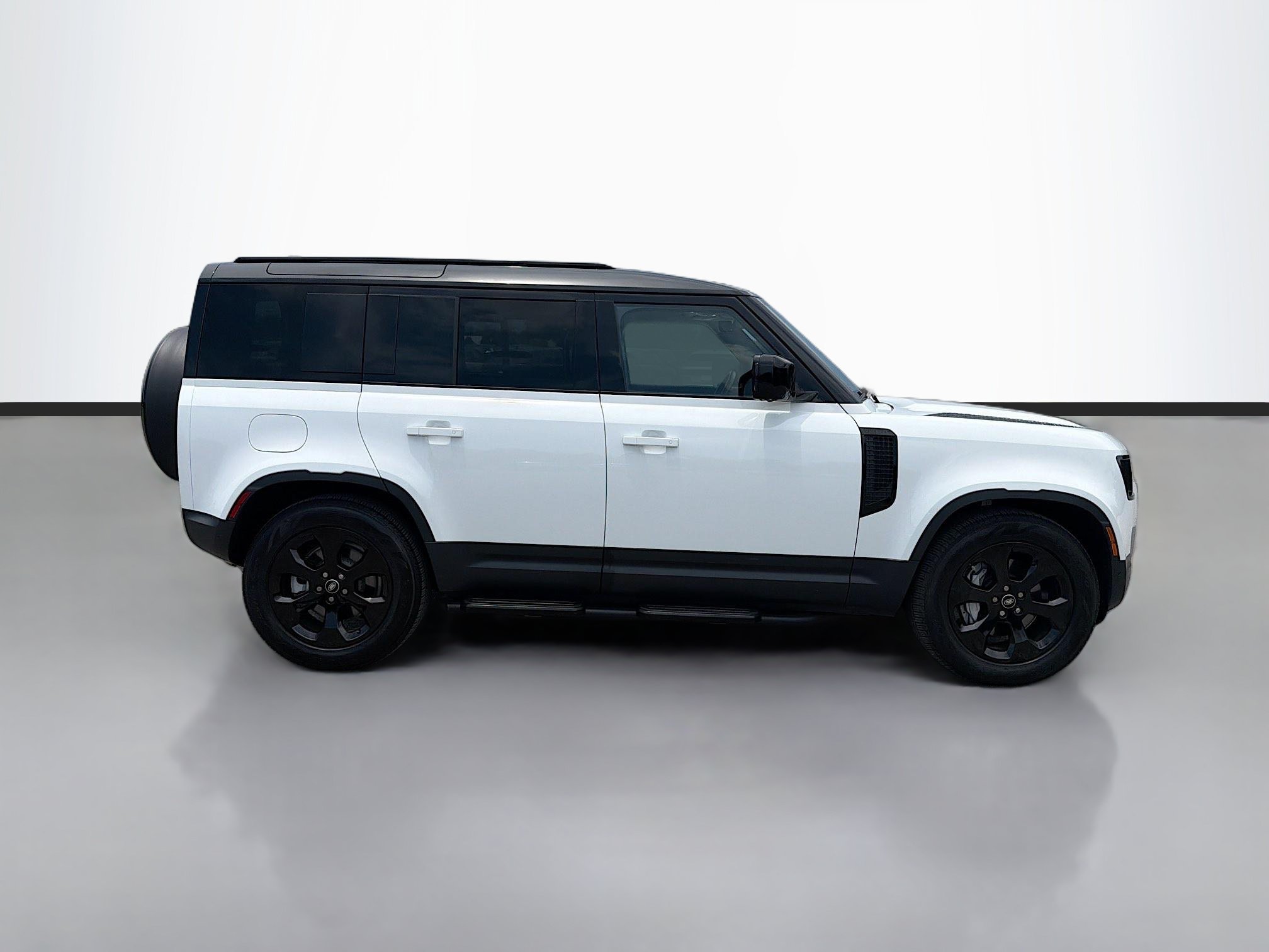 Certified Used 2025 Fuji White Land Rover S image 6