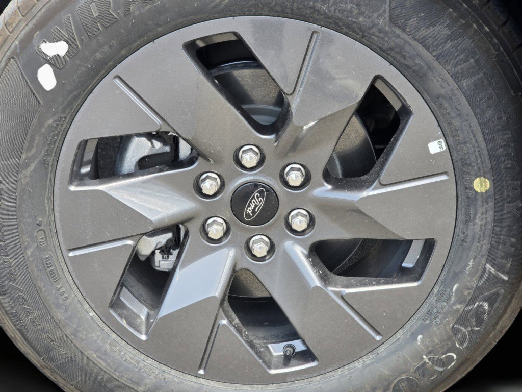 New 2024 Agate Black Metallic Ford XLT image 23