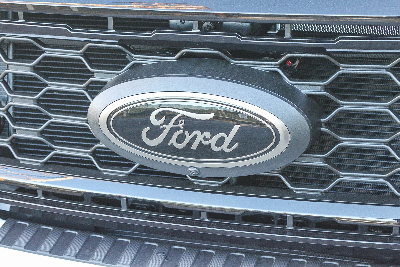 New 2026 Oxford White Ford F-350® Lariat® image 5