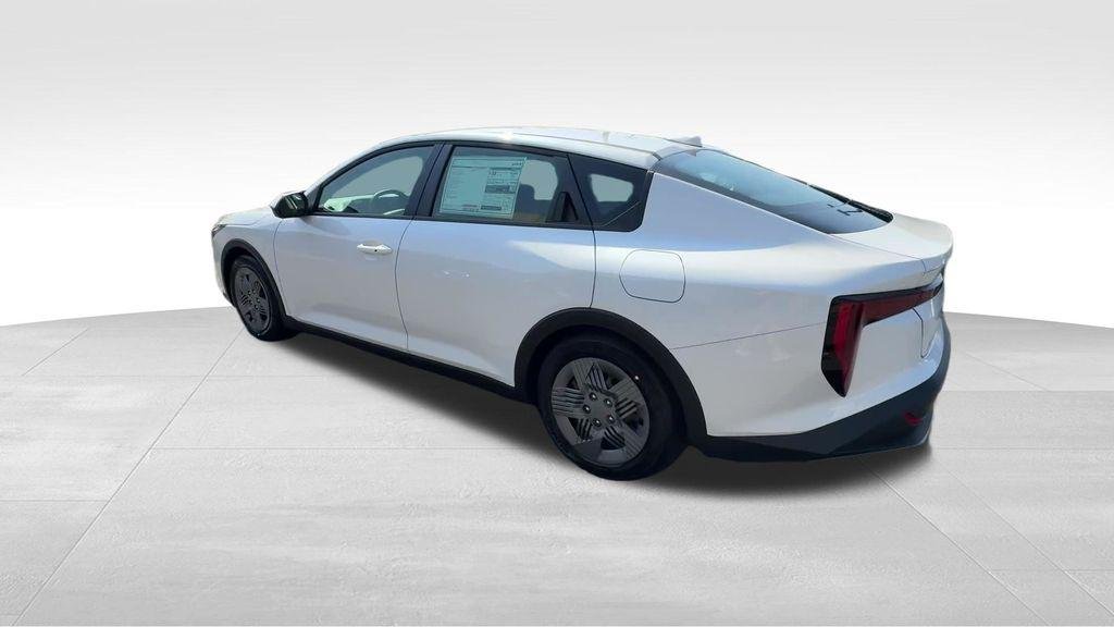 New 2026 Snow White Pearl Kia LX image 8