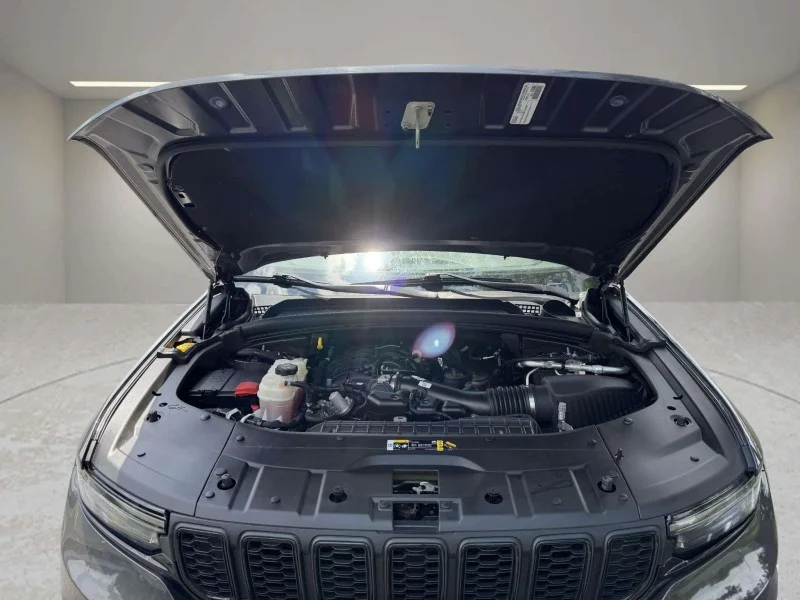 Used 2022  Jeep Laredo image 34