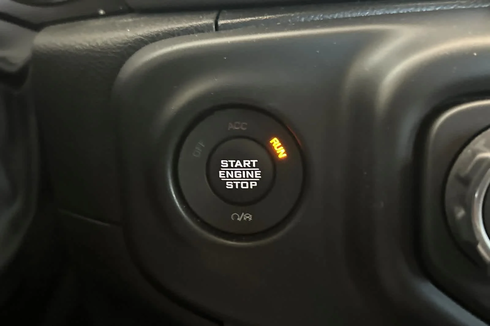 Used 2022 Bright White Clearcoat Jeep Sport image 22