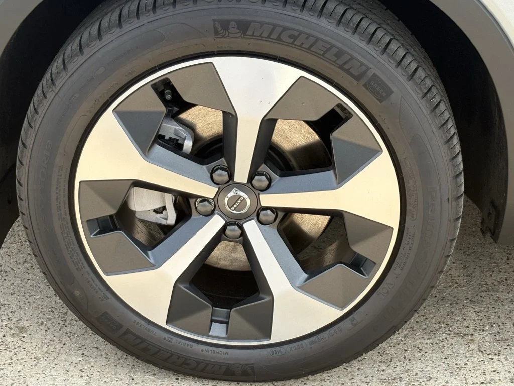 2026 Volvo XC40 Plus - Photo 9