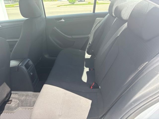Used 2016 Silver Volkswagen 1.4T S image 6