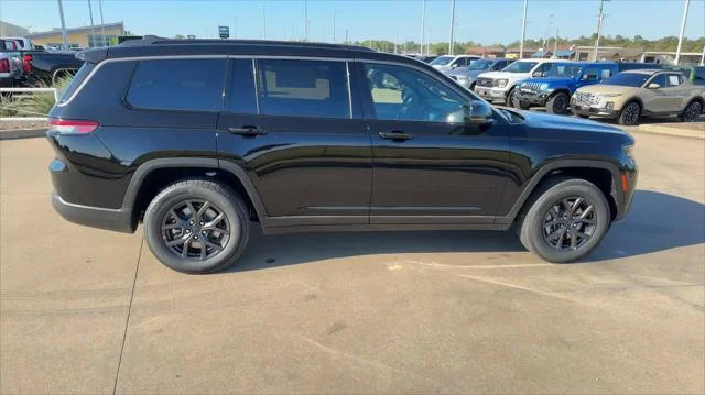 New 2027 High-Gloss Black Paint Jeep Laredo Altitude image 2