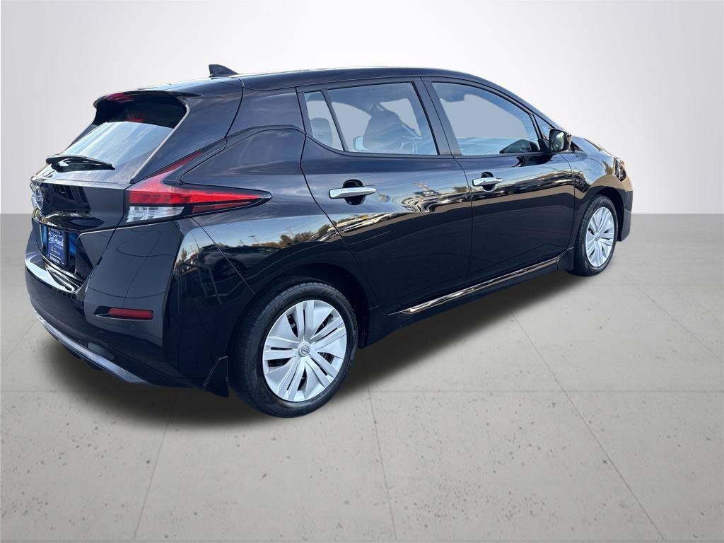 Used 2023 Super Black Nissan S image 7