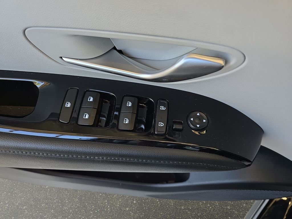 Used 2022 Black Hyundai SEL Convenience image 28