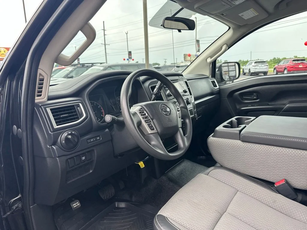Used 2018 Black Nissan S image 18