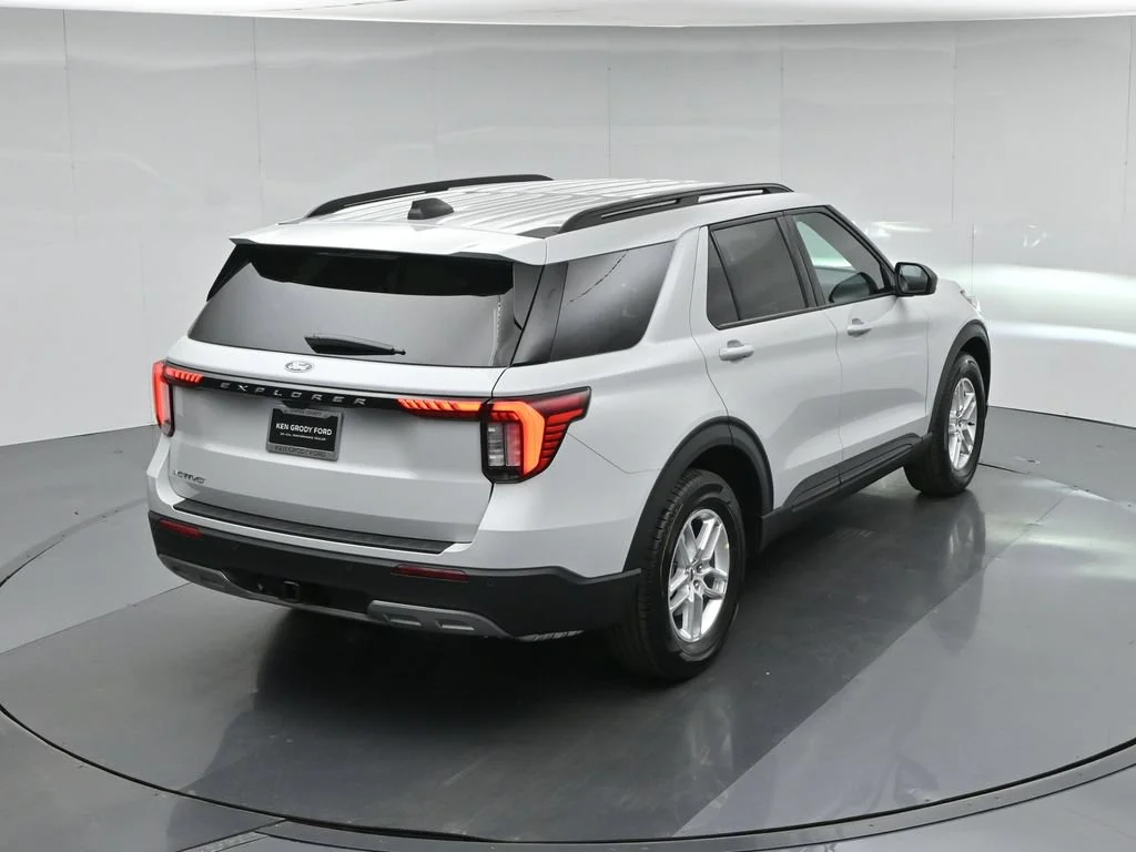 New 2027 Avalanche Gray Ford Active image 37