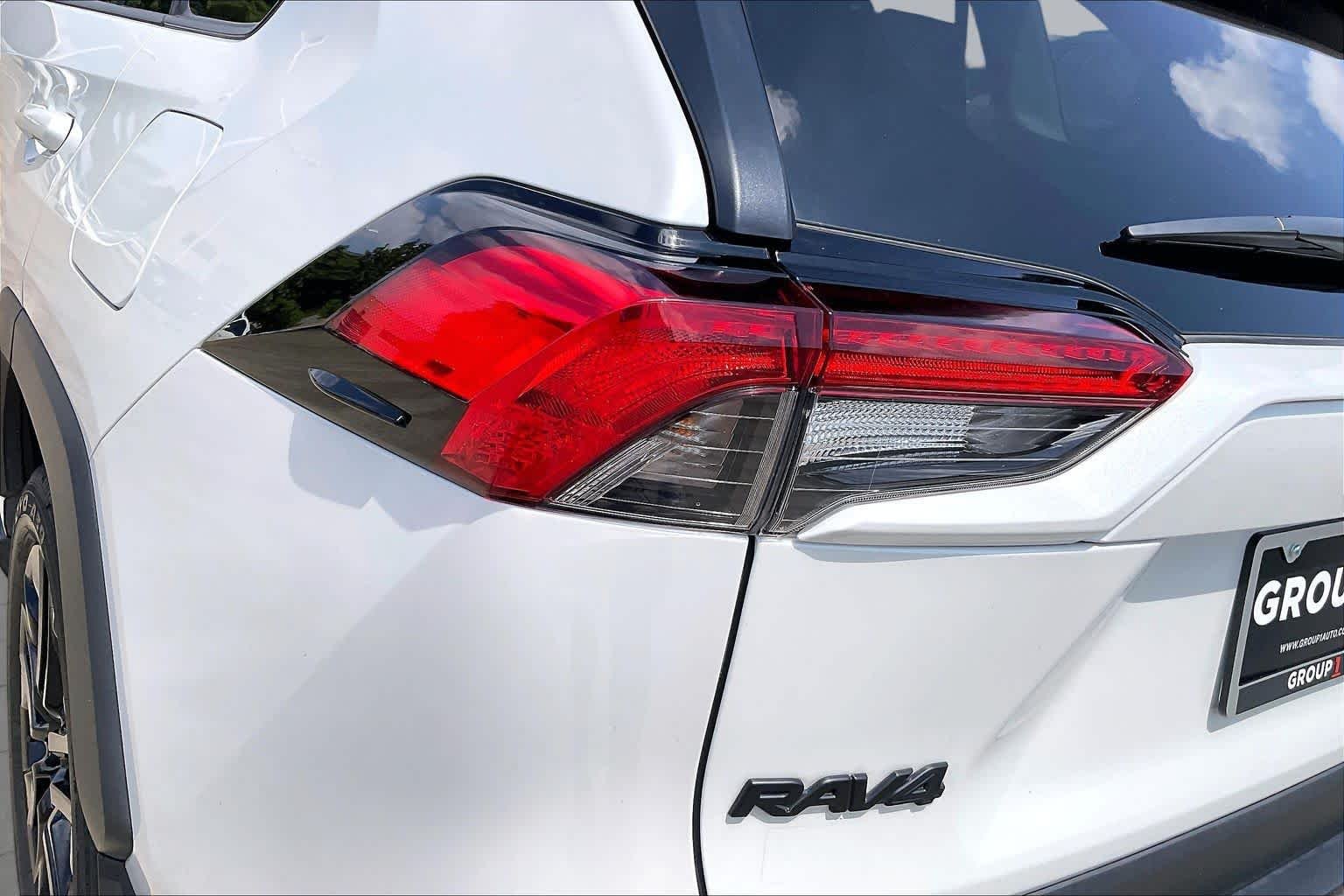 Used 2024 Wind Chill Pearl Toyota XLE Premium image 27