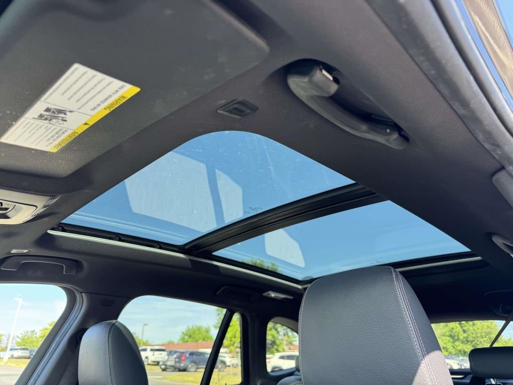 Used 2018 Black BMW sDrive28i image 4