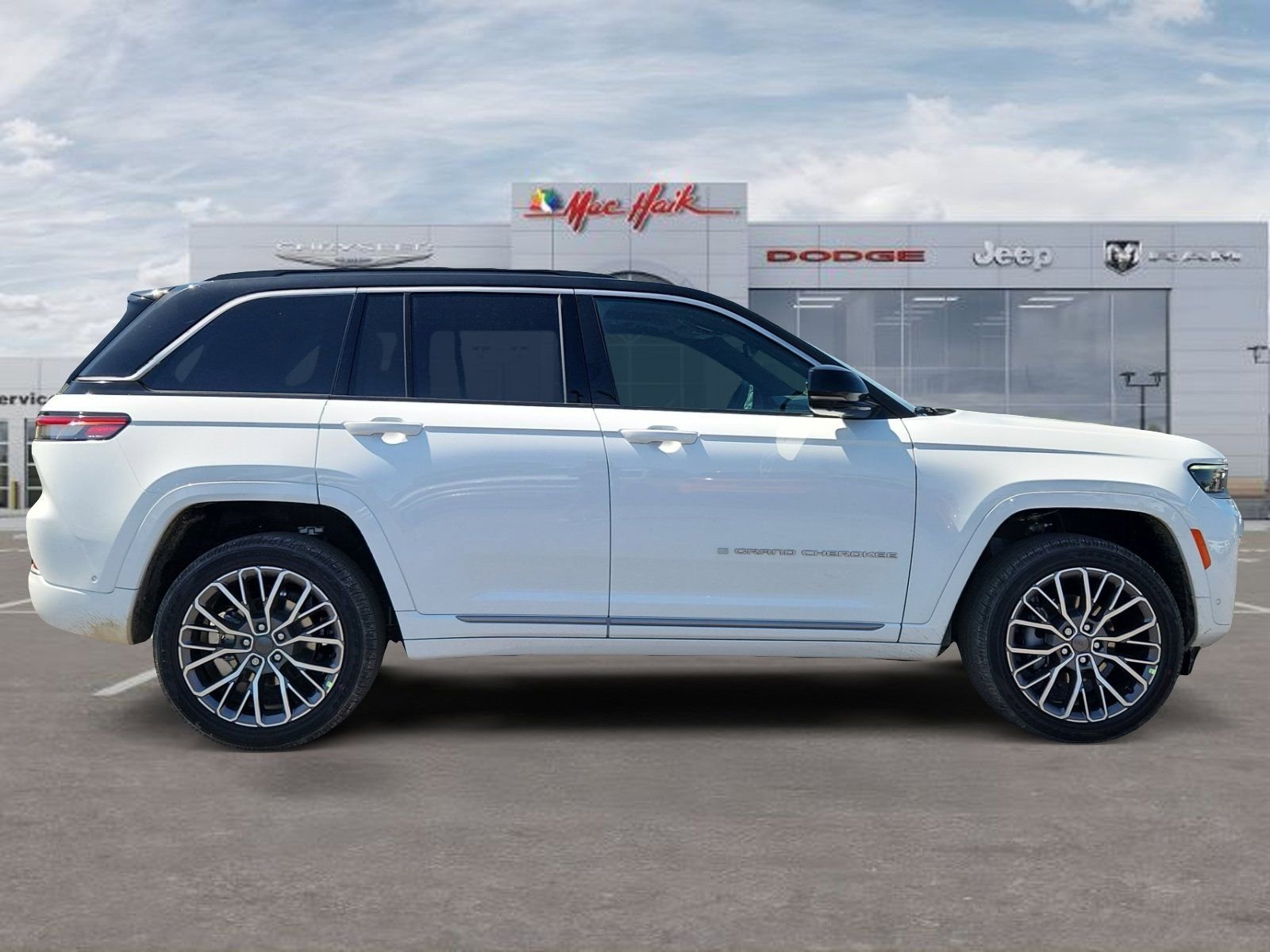 New 2026 Bright White Clear-Coat Exterior Paint Jeep Summit image 6