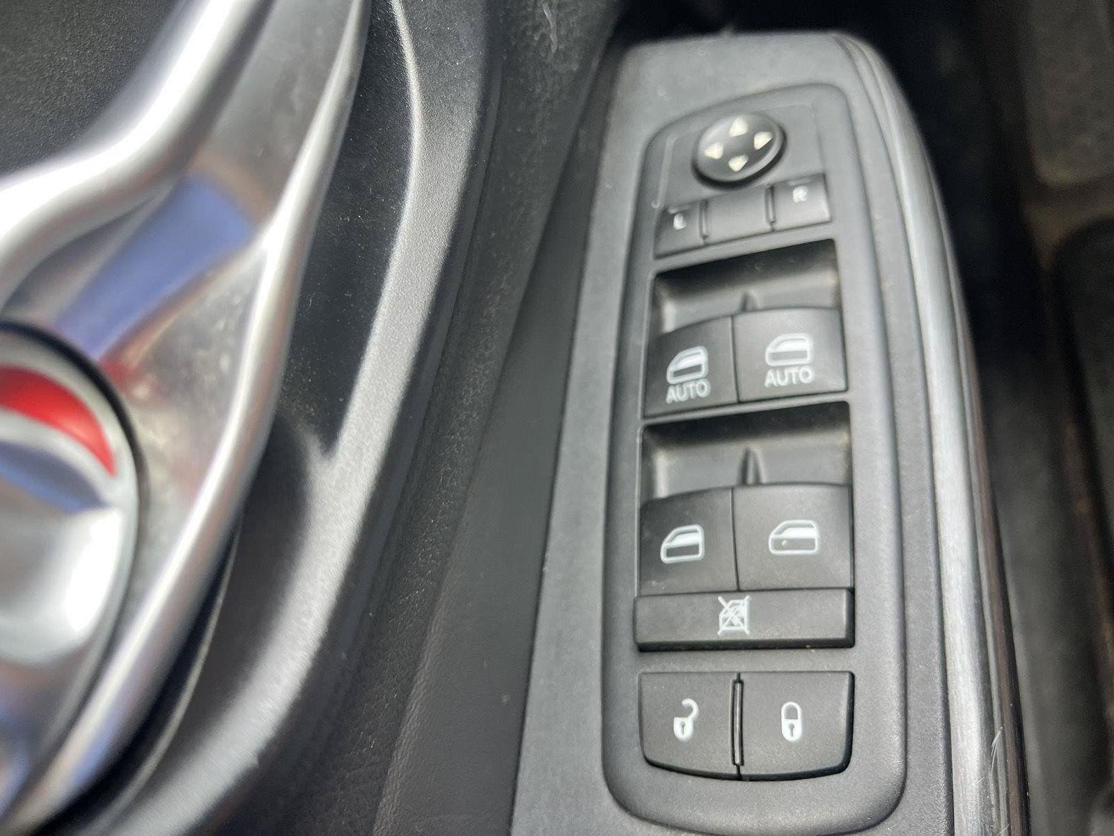 Used 2016 Bright White Clearcoat Jeep Trailhawk image 22