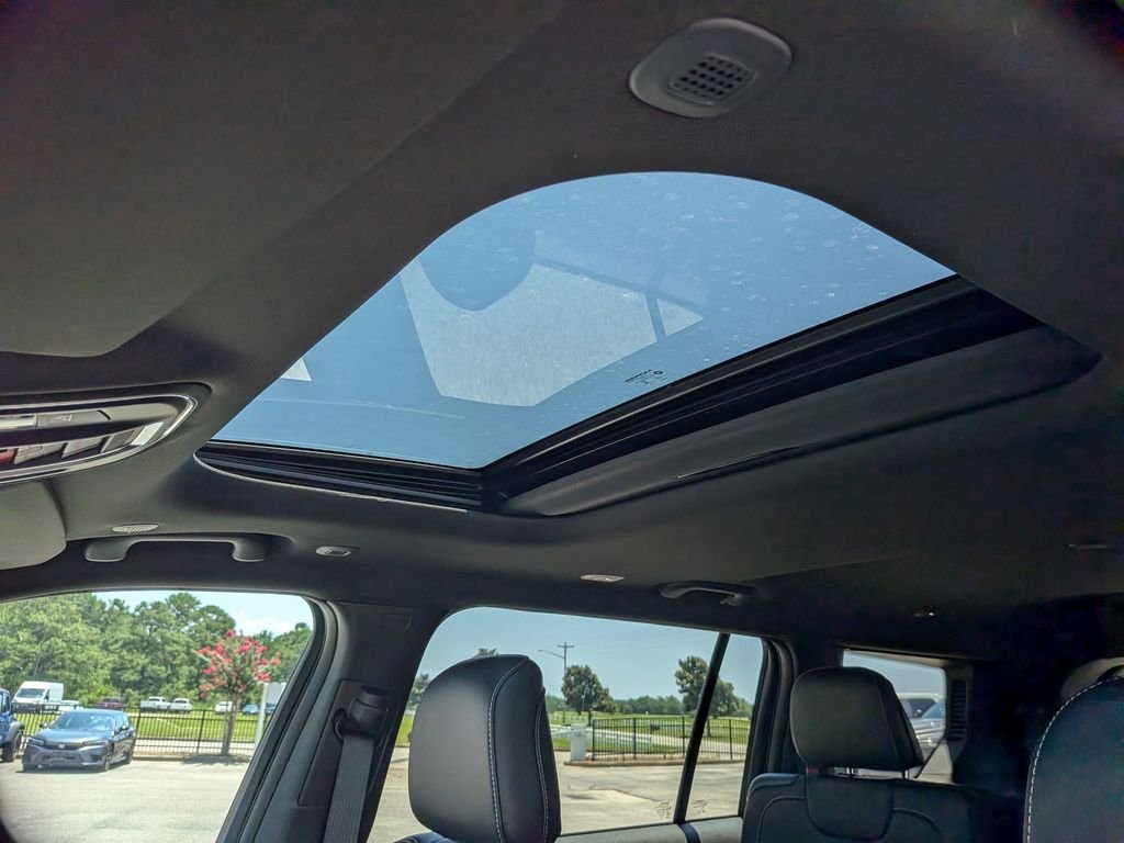 New 2026 Baltic Gray Metallic Clear-Coat Exterior Paint Jeep Altitude image 15