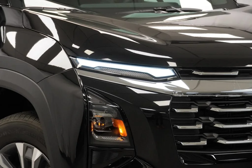 New 2027 Mosaic Black Metallic Chevrolet LT image 30