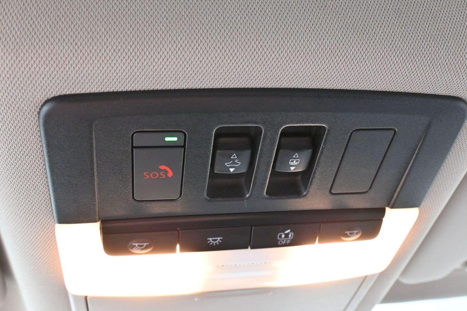 Used 2023 Pearl White Tricoat/Super Black Nissan SL image 28