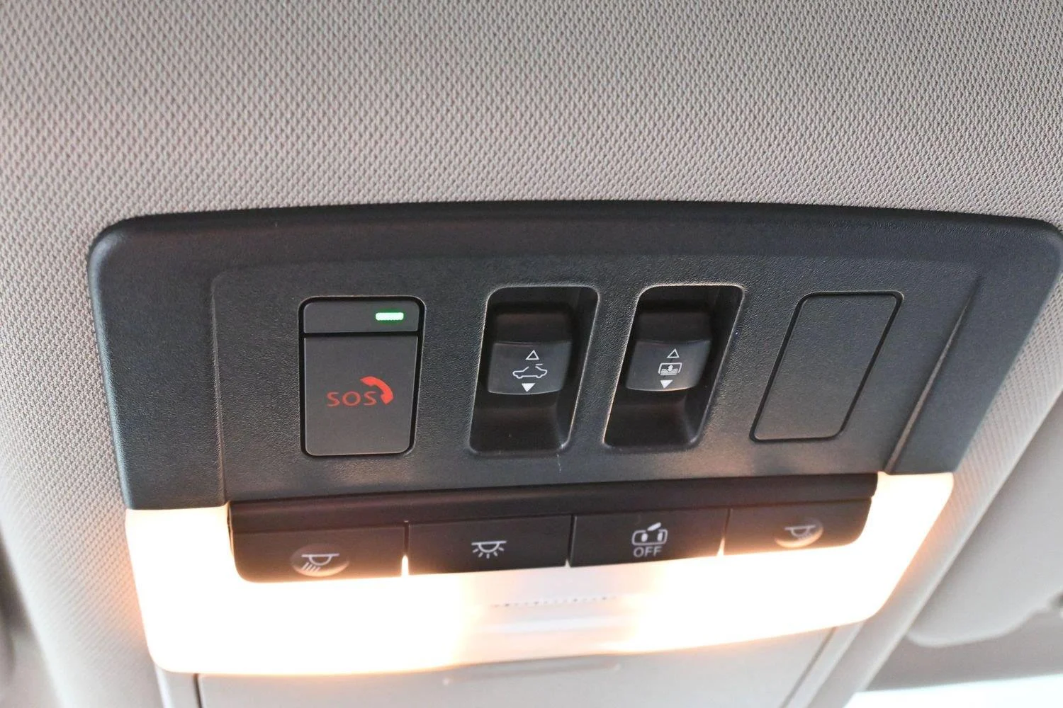 Used 2023 Pearl White Tricoat/Super Black Nissan SL image 28