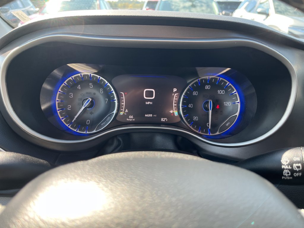 Used 2024 Silver Chrysler Touring L image 15
