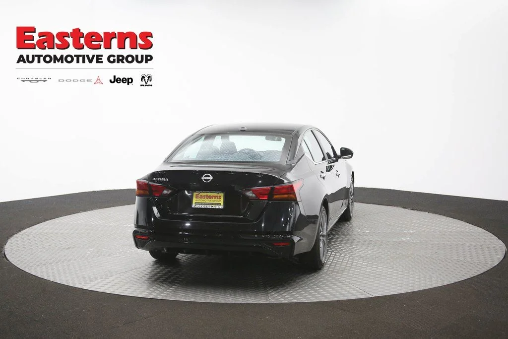Used 2025 Black Nissan 2.5 SV image 38