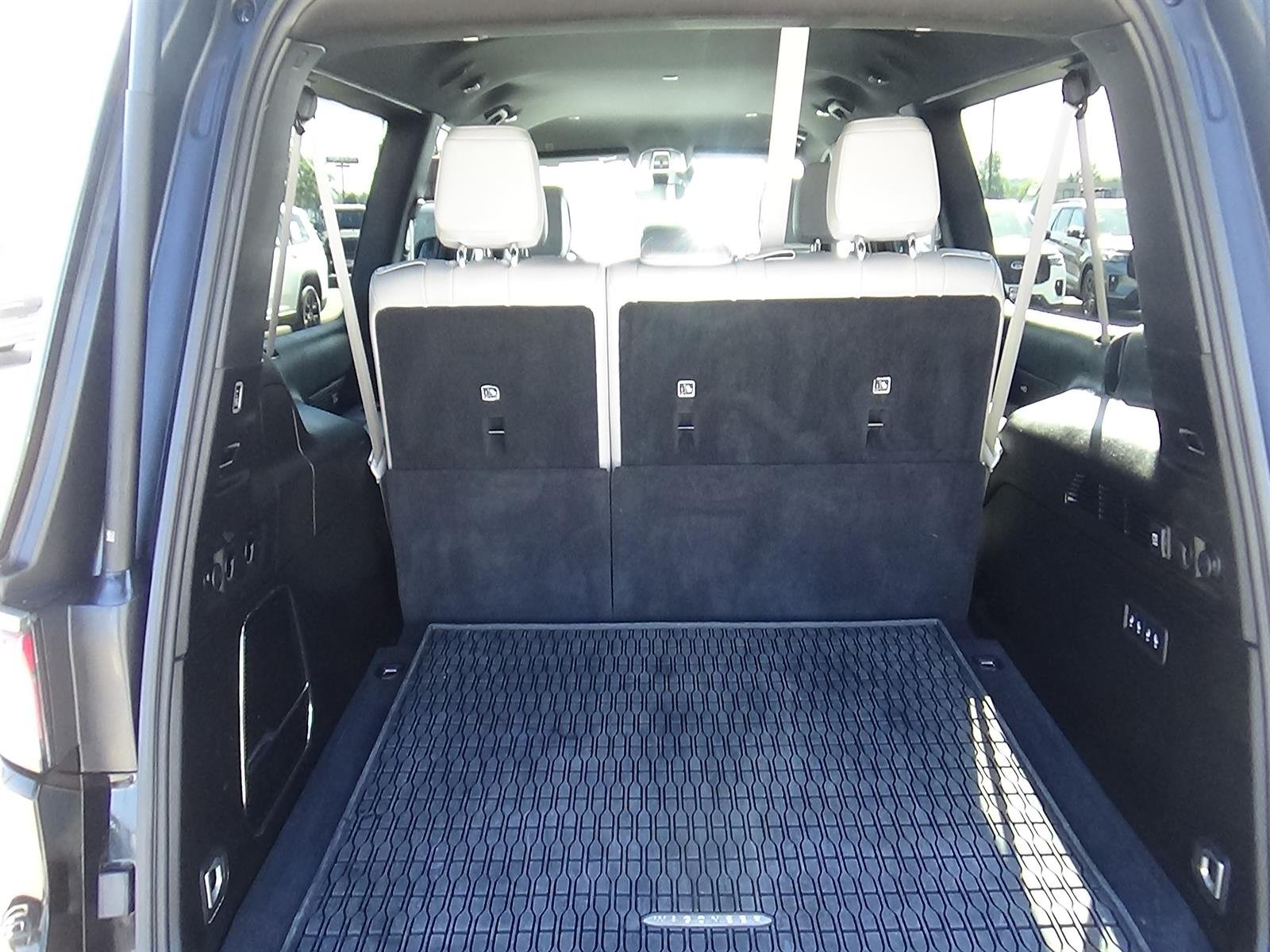 Used 2025 Diamond Black Crystal Pearl Coat (pxj) Jeep Base image 11