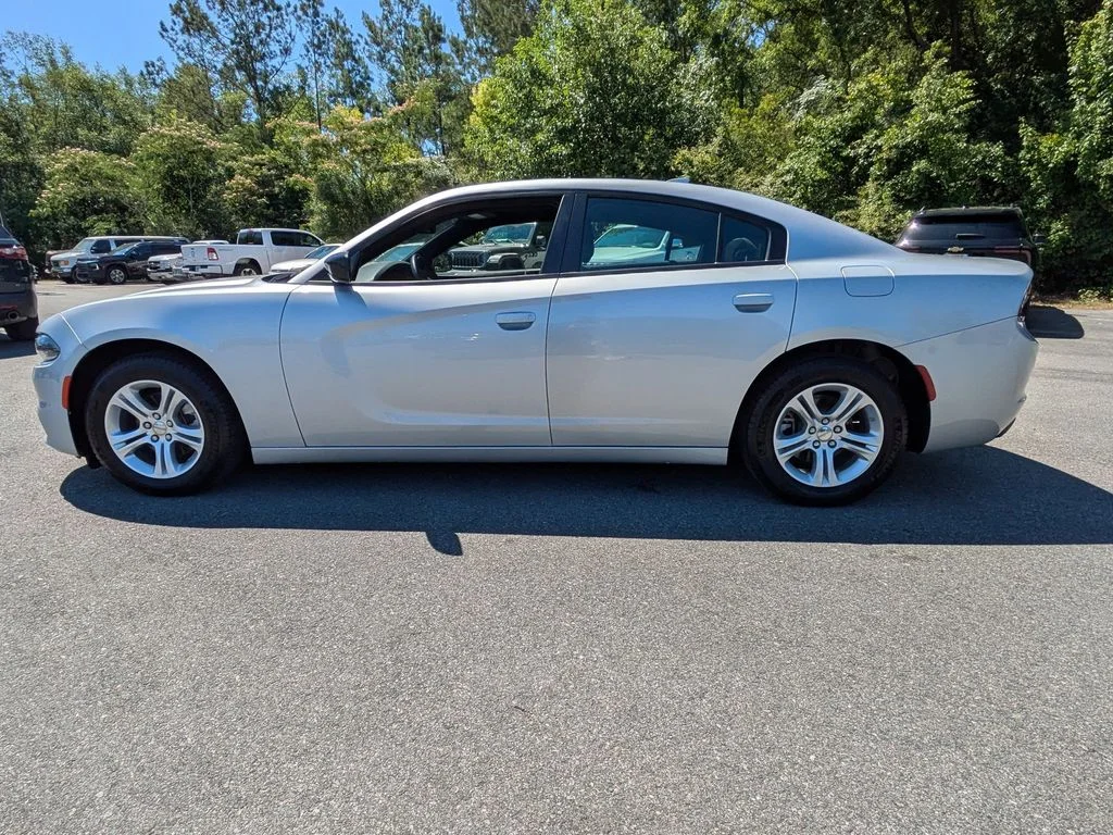 Used 2023 Silver Dodge SXT image 7