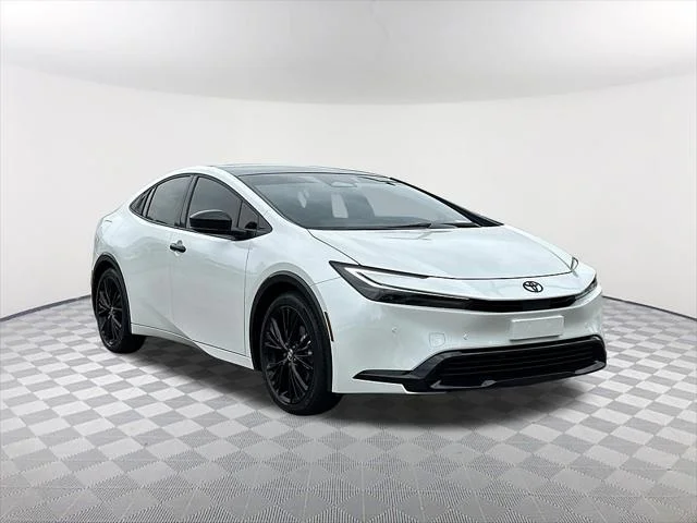 Certified Used 2026 WIND CHILL PEARL Toyota  image 3