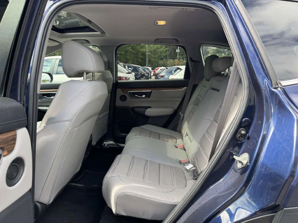 Used 2018 Obsidian Blue Pearl Honda EX-L image 16