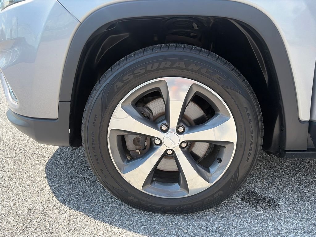 Used 2019 Silver Jeep Limited image 42