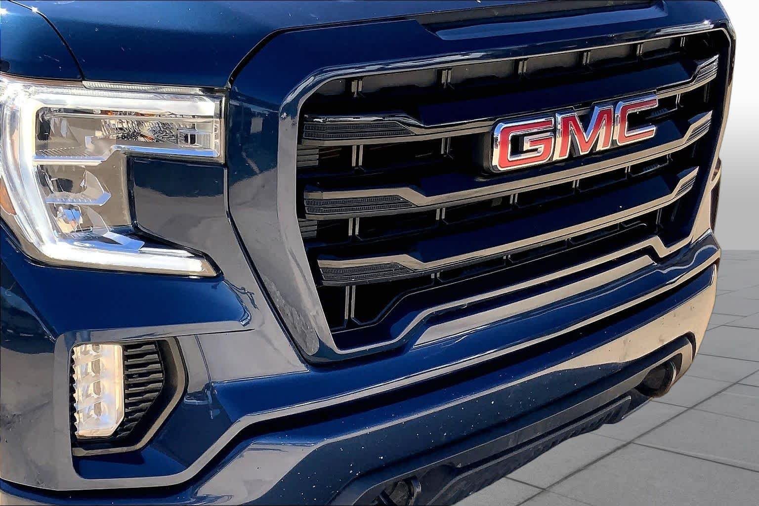 Used 2021 Pacific Blue Metallic GMC Elevation image 28