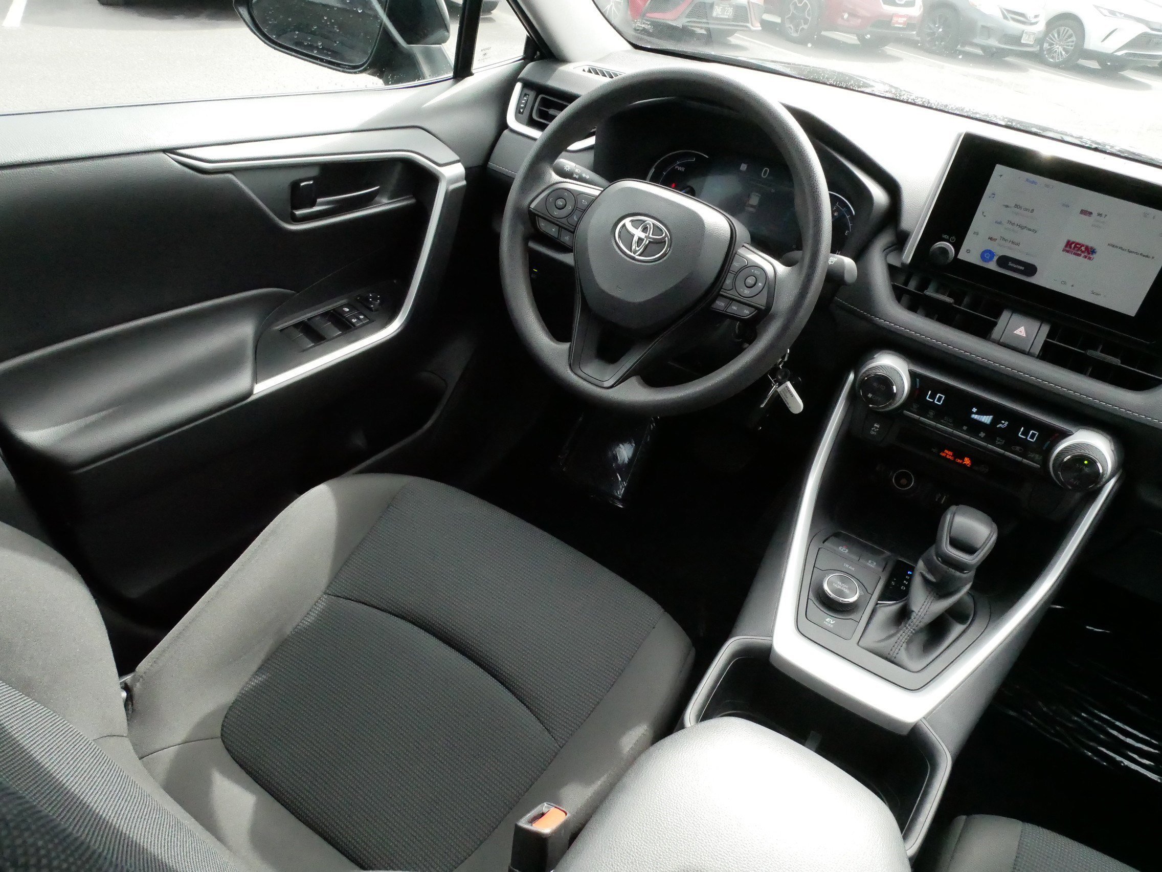 2025 Toyota RAV4 LE - Photo 9