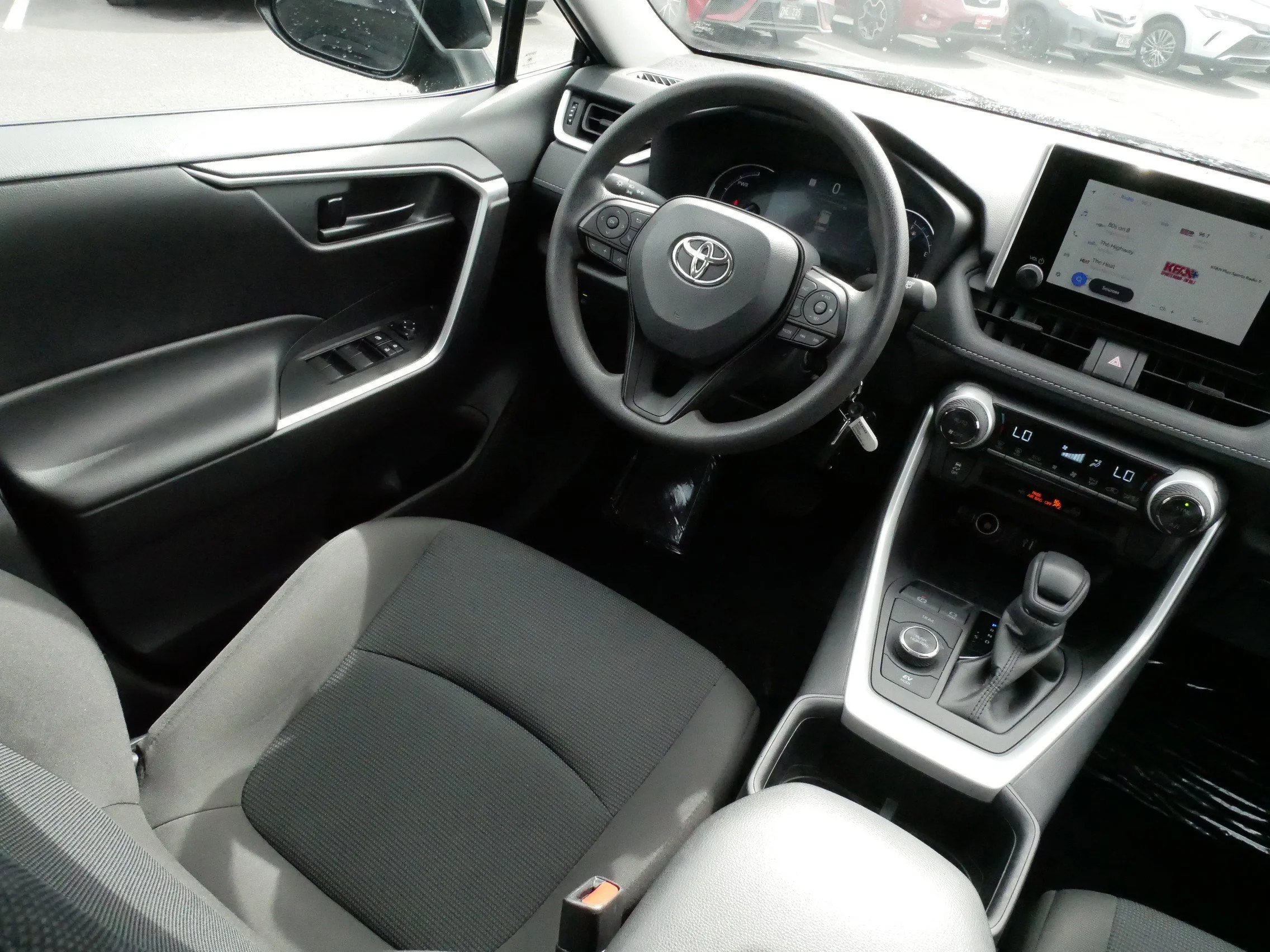 2025 Toyota RAV4 LE - Photo 9