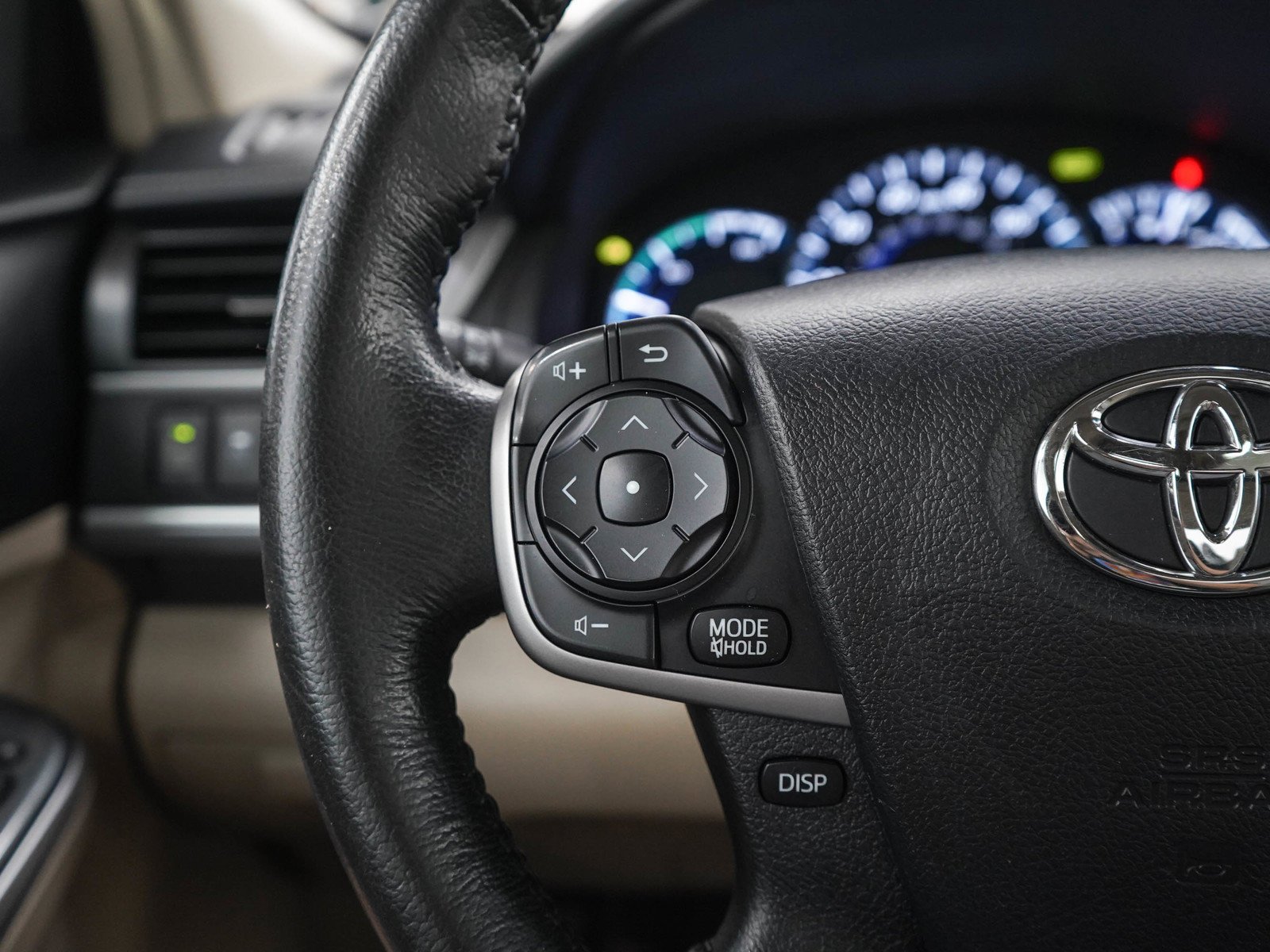 Used 2014 Creme Brulee Mica Toyota 4dr Sdn XLE (Natl) *Ltd Avail* image 24