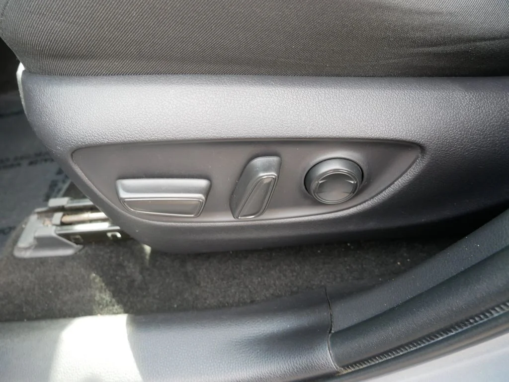Used 2020 Silver Toyota XLE image 15