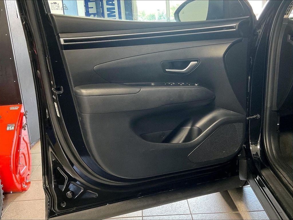 Used 2024 Black Hyundai SEL image 9