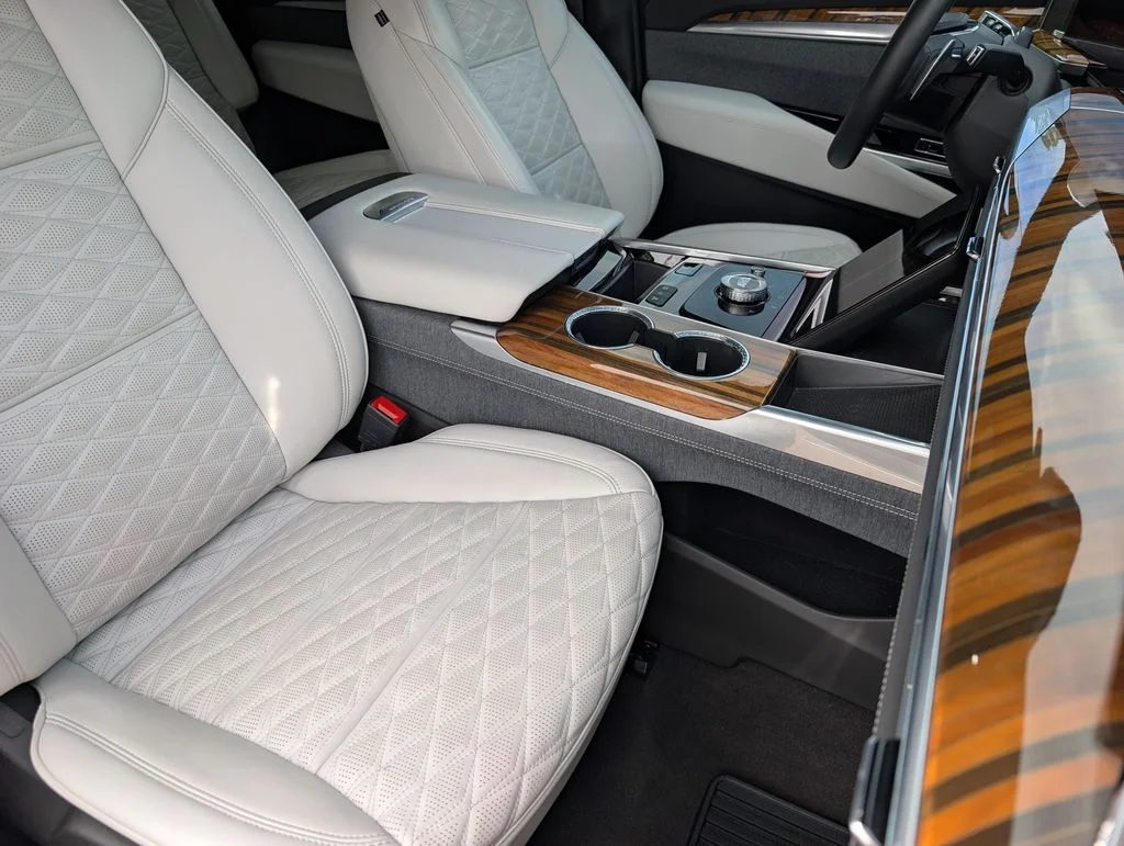 Used 2025 Silver Metallic Cadillac Sport Platinum image 22