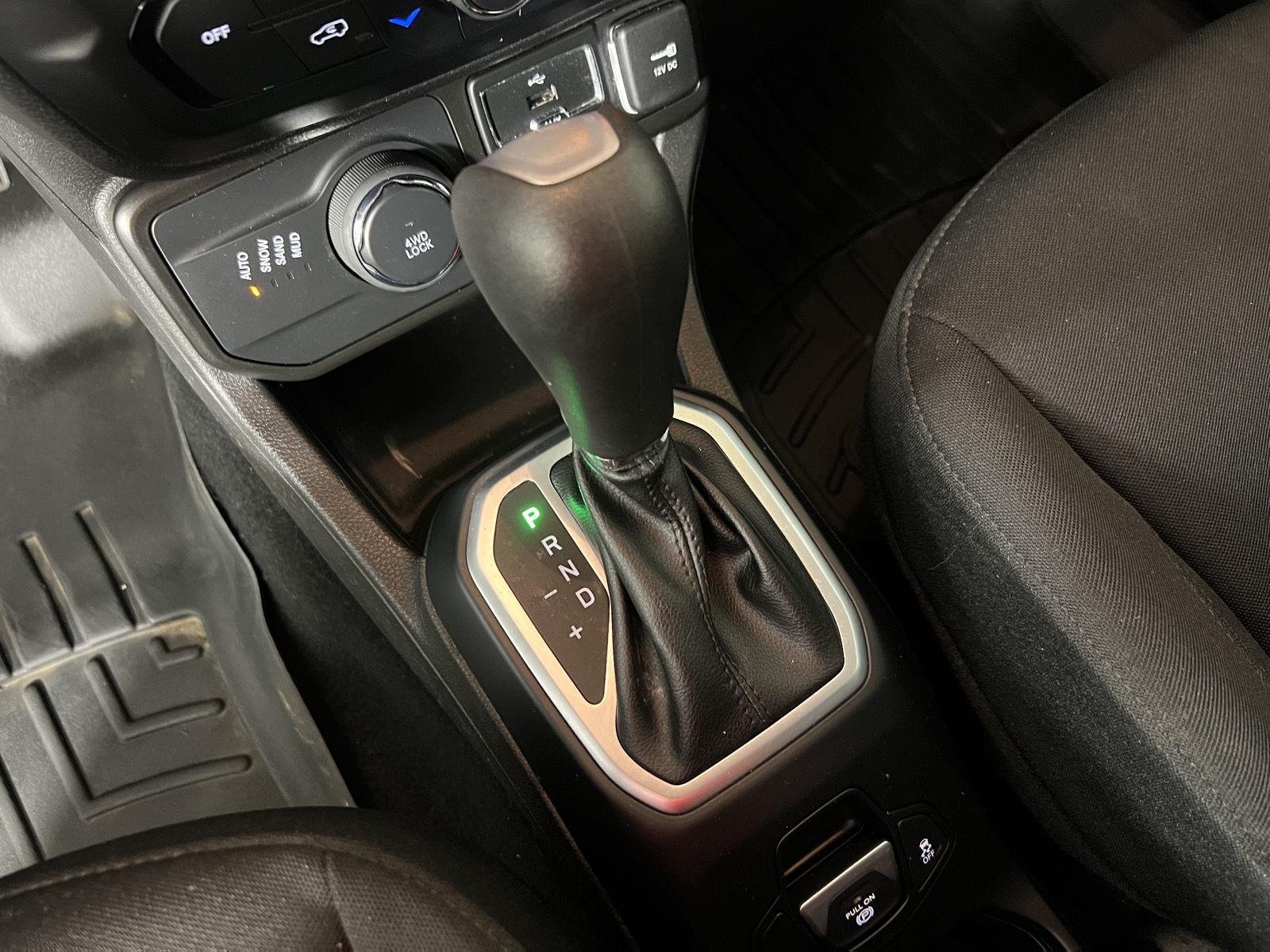 Used 2021  Jeep Latitude image 7