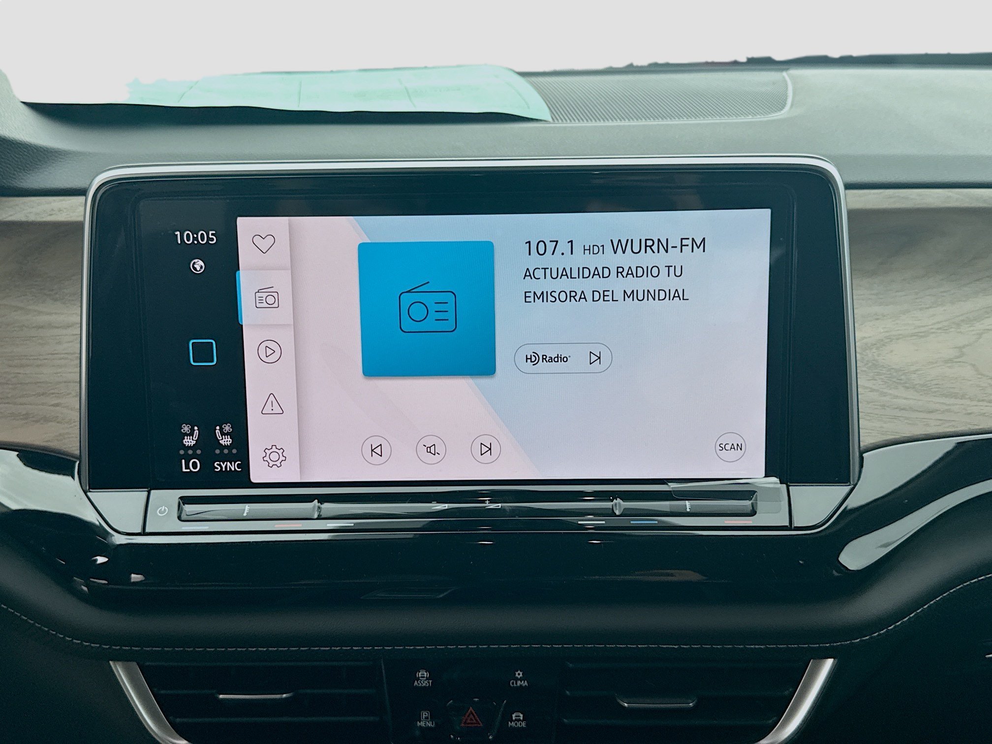 New 2026 Green Volkswagen 2.0T SE w/Technology image 12