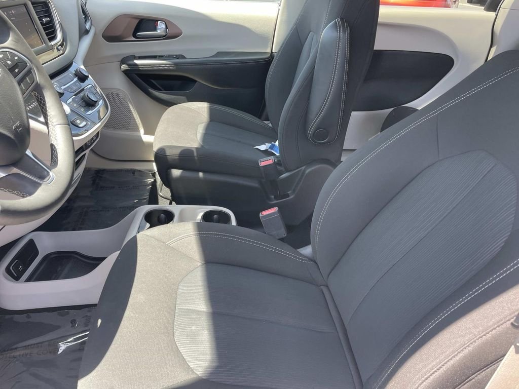 Used 2023 White Chrysler LX image 21