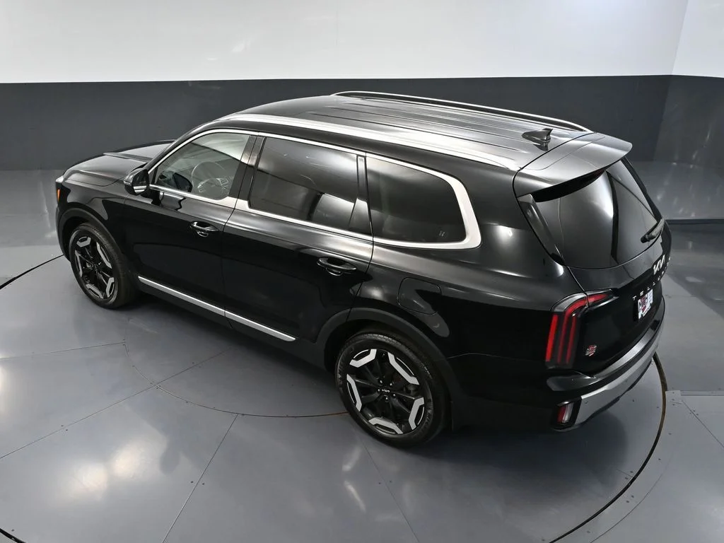 Used 2023 Black Kia EX X-Line image 59