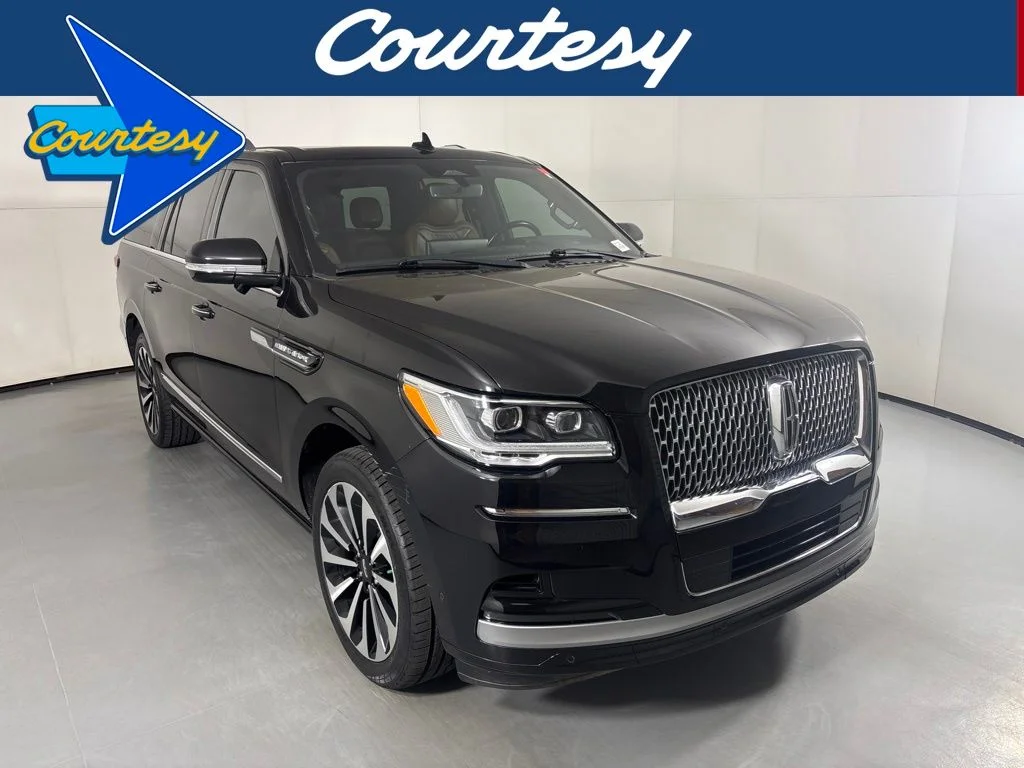Used 2023 Black Lincoln Reserve image 1
