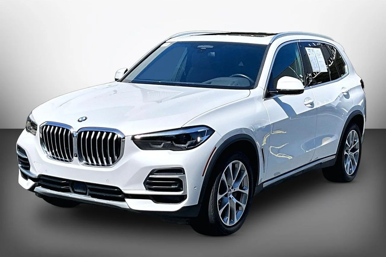 Certified Used 2022 White BMW xDrive40i image 4