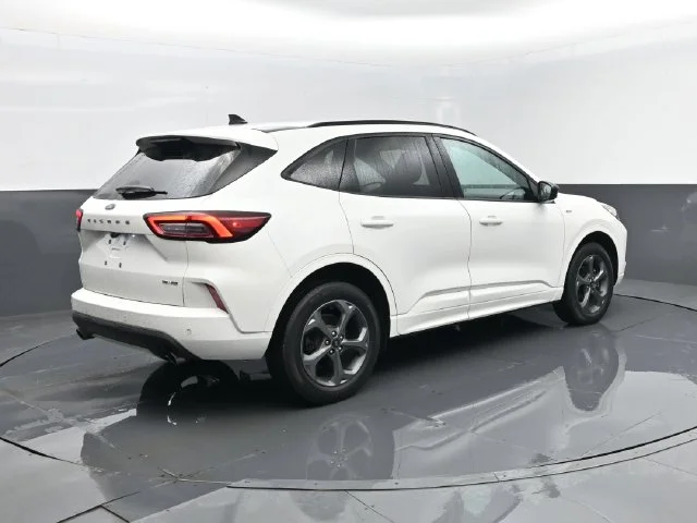 Used 2023 White Metallic Ford ST-Line image 23
