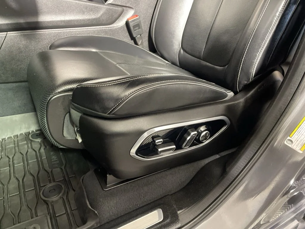 Used 2022 Gray Metallic Jeep Overland 4xe image 11