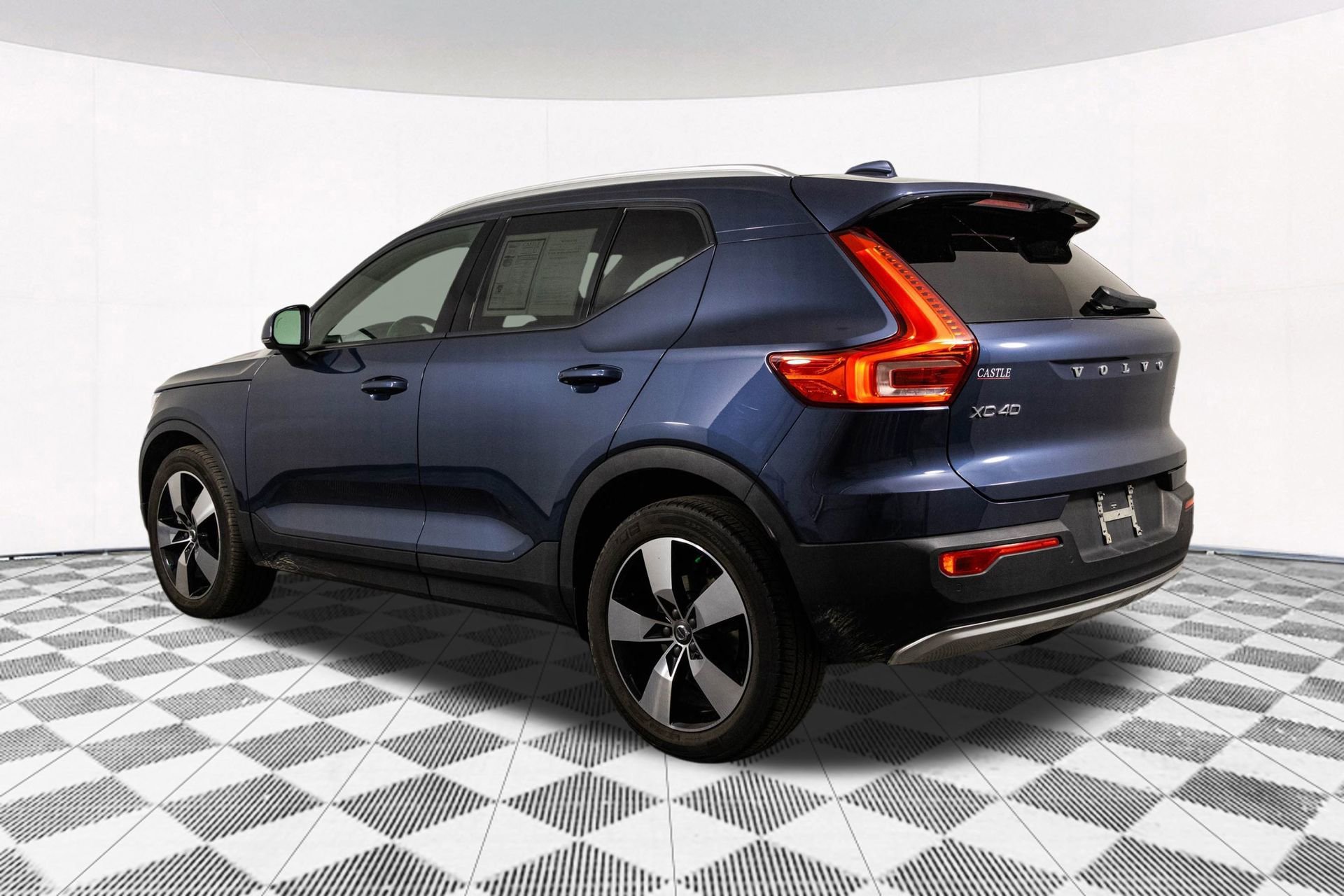 2021 VOLVO XC40 - Image 11