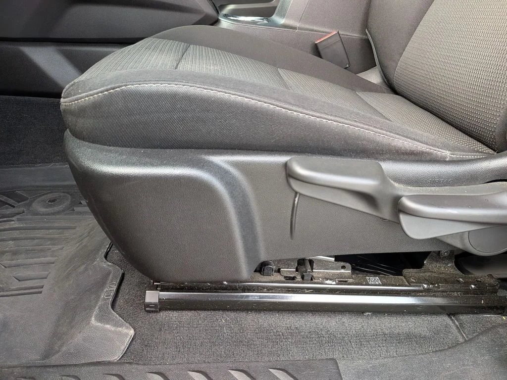 Used 2023 White GMC Elevation image 12